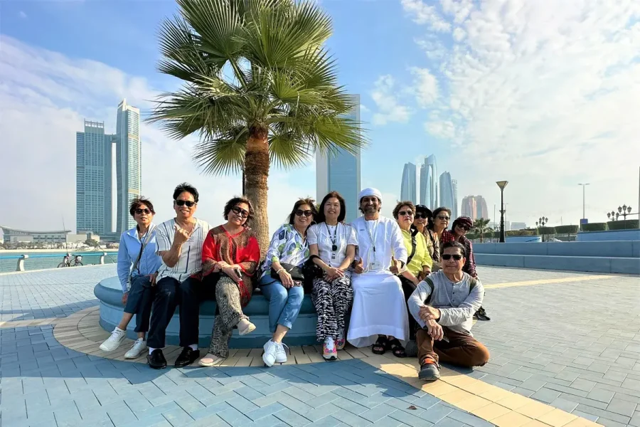 Abu Dhabi: Full-Day City Sightseeing Tour with Grand Mosque