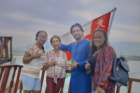 Dibba Musandam/Oman Cruise Trip: Full Day Cruising with Buffet Lunch – Tour from Dubai